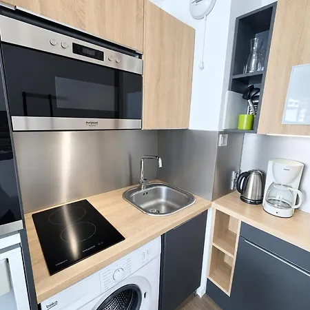 - Inout - 4 Beds Flat V-473 *