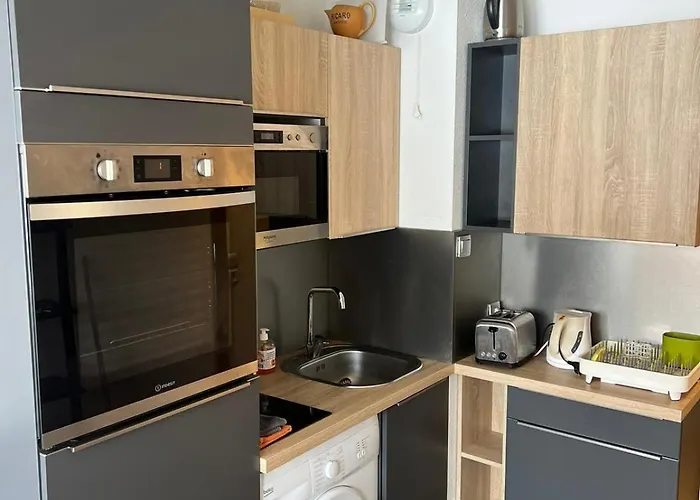 - Inout - 4 Beds Flat V-473 *